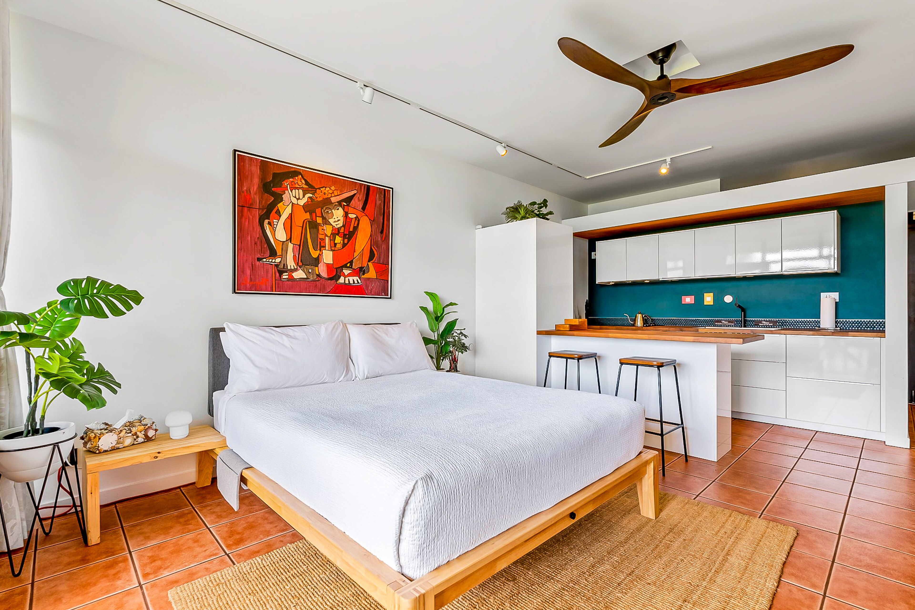 Ground-Floor Studio w/Ocean Views, Lanai, Shared Outdoor Pool, Gas Grill, WiFi