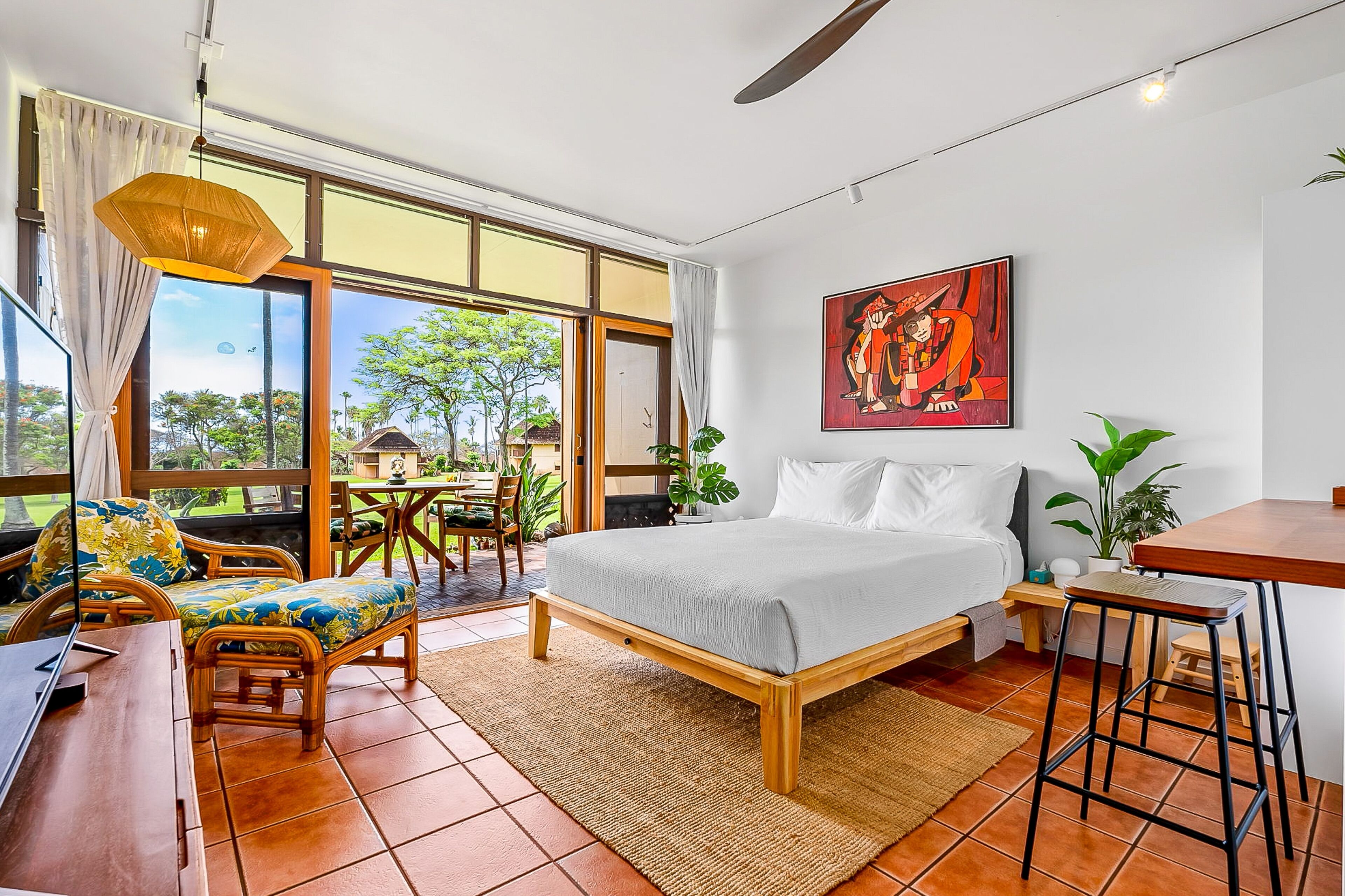 Ground-Floor Studio w/Ocean Views, Lanai, Shared Outdoor Pool, Gas Grill, WiFi