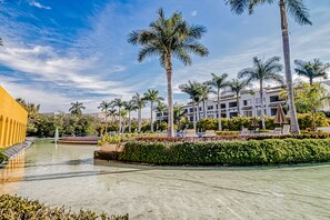 Property grounds - Golf course-adjacent getaway with infinity pool,  private plunge pool & balcony (Nuevo Vallarta)