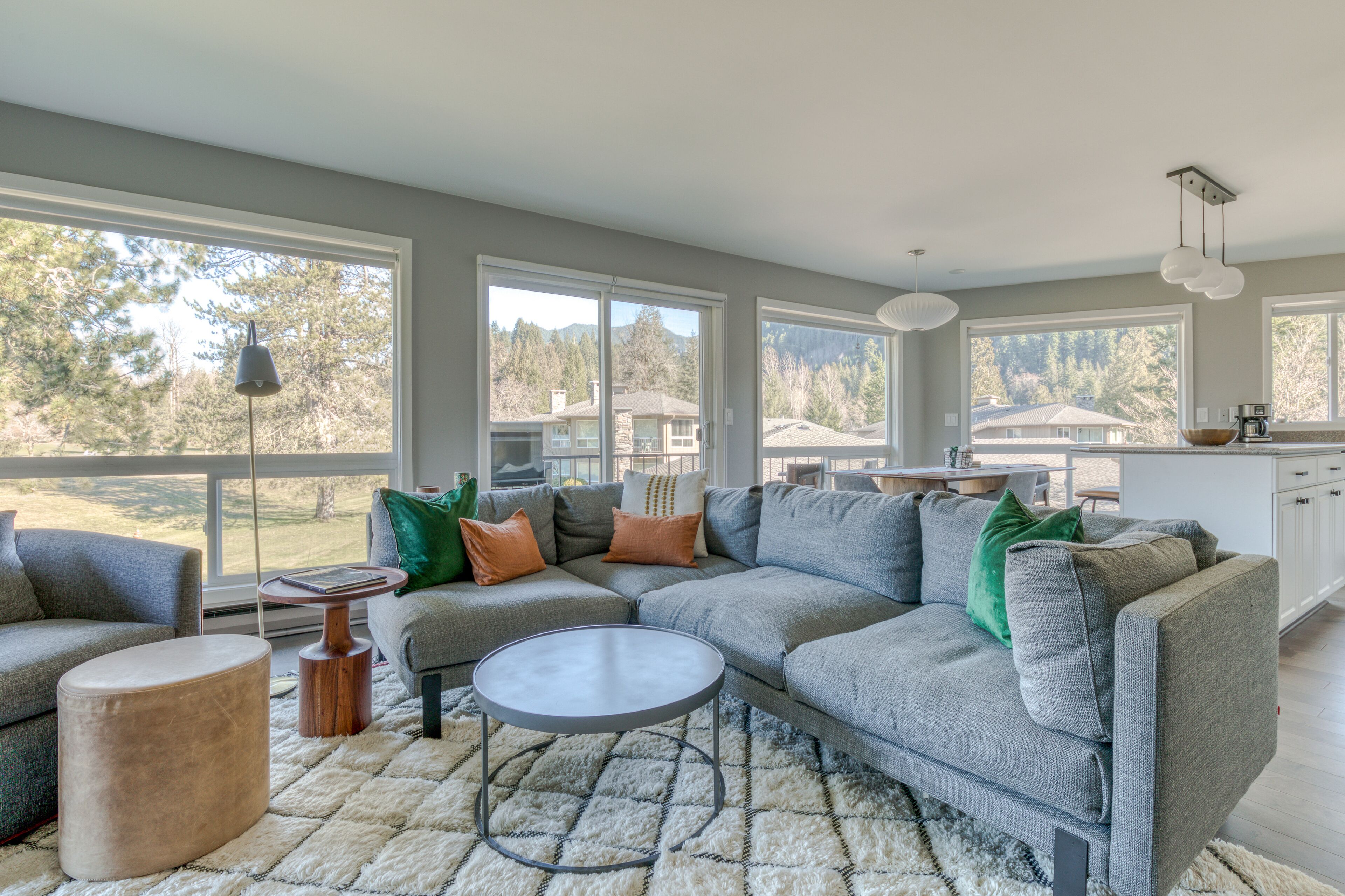 Mountain-view condo on the golf course with WiFi, private W/D & gas grill