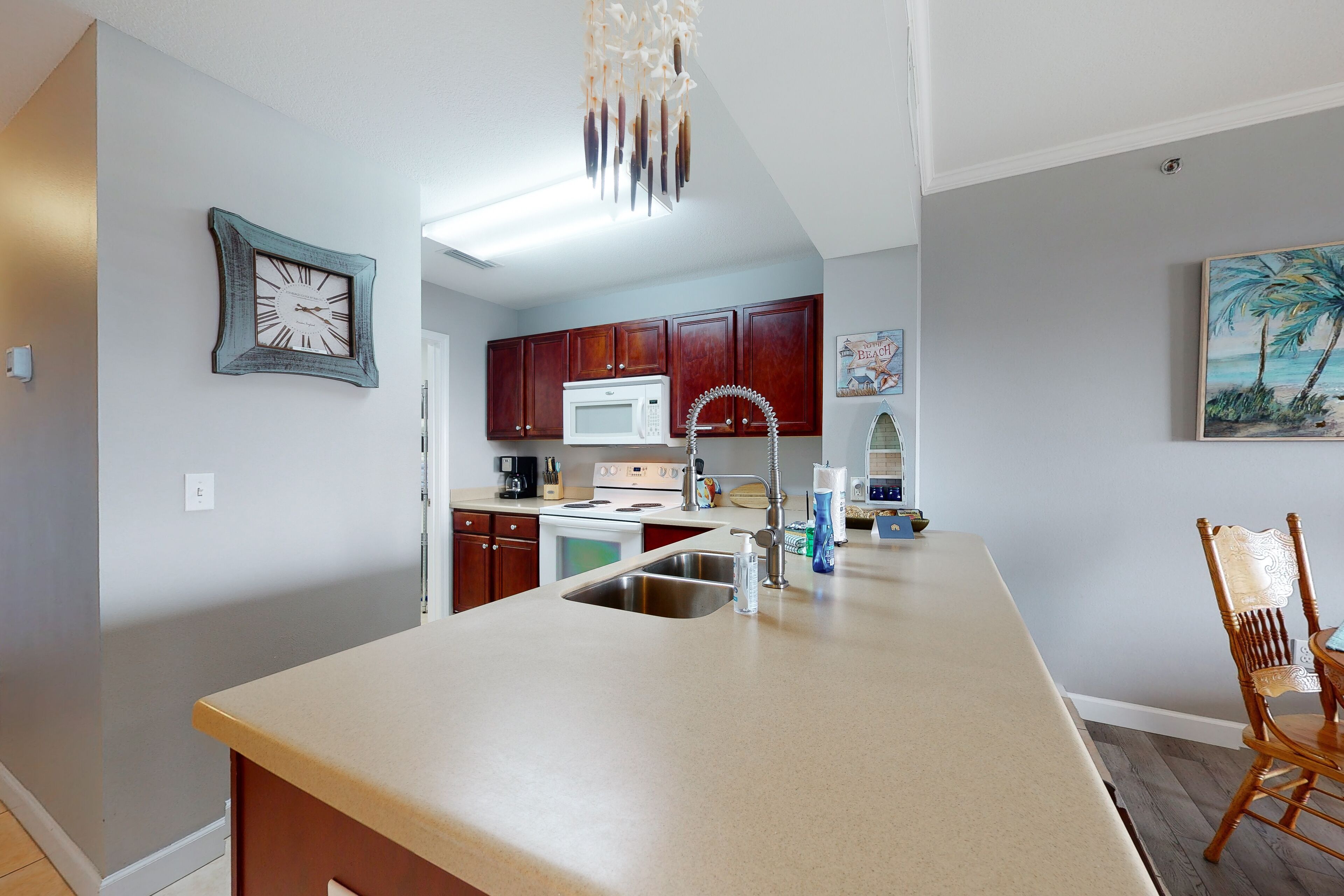 Charming Condo at Waterside with Shared Pool, Hot Tub, Free WiFi, and AC