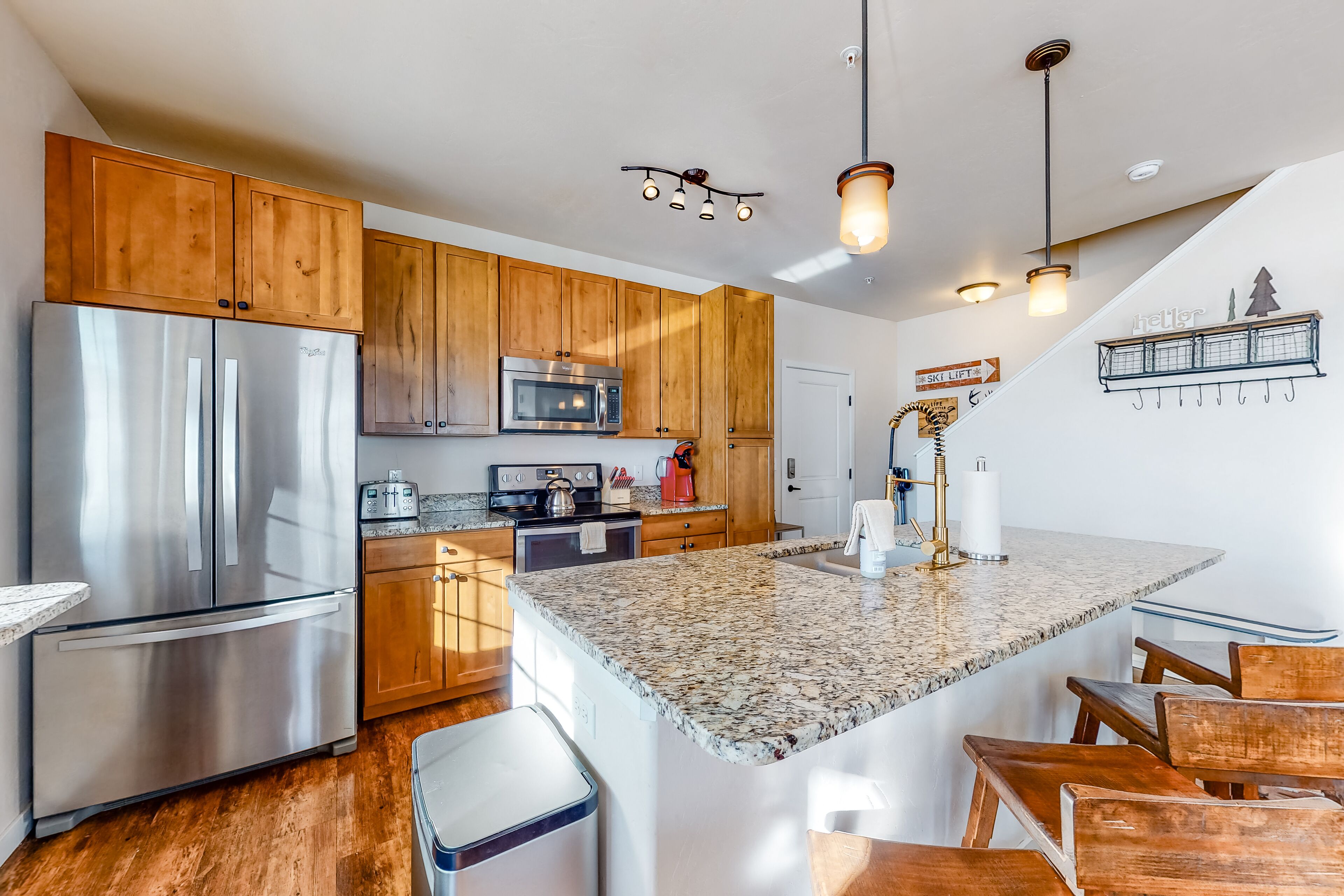 Dog-friendly mountain view condo with fireplace, WiFi, washer/dryer and hot tub