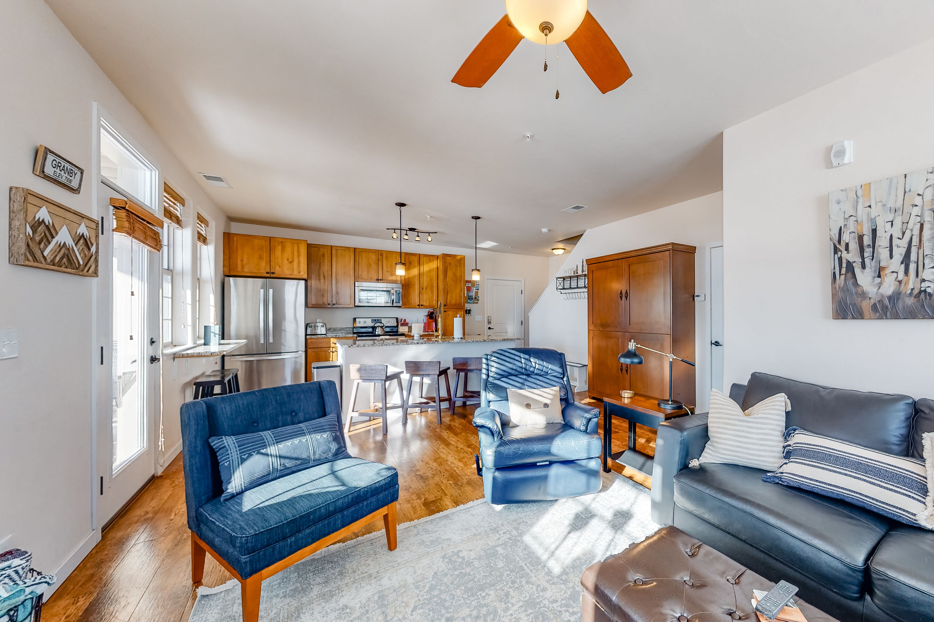 Dog-friendly mountain view condo with fireplace, WiFi, washer/dryer and hot tub