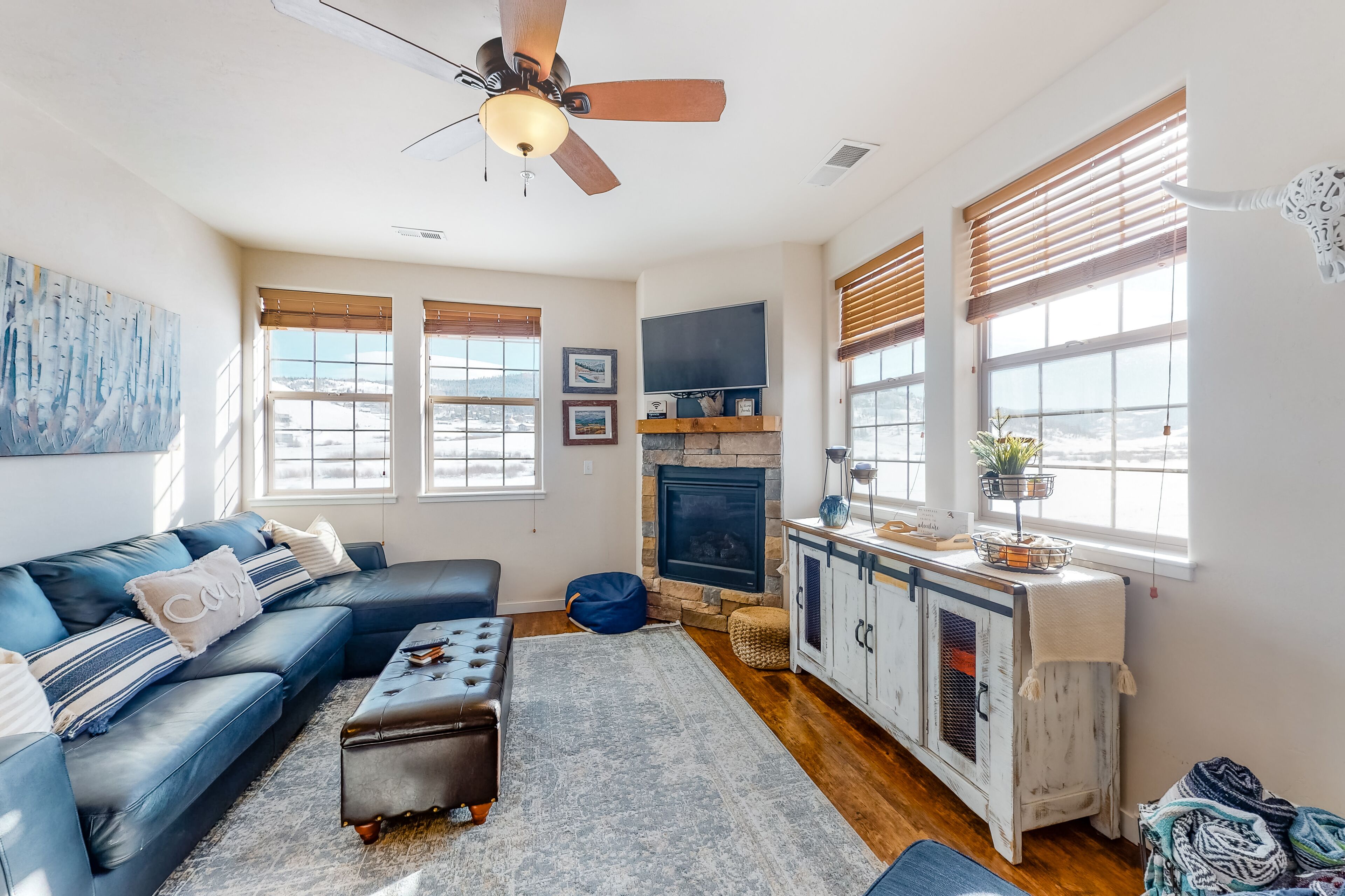 Dog-friendly mountain view condo with fireplace, WiFi, washer/dryer and hot tub