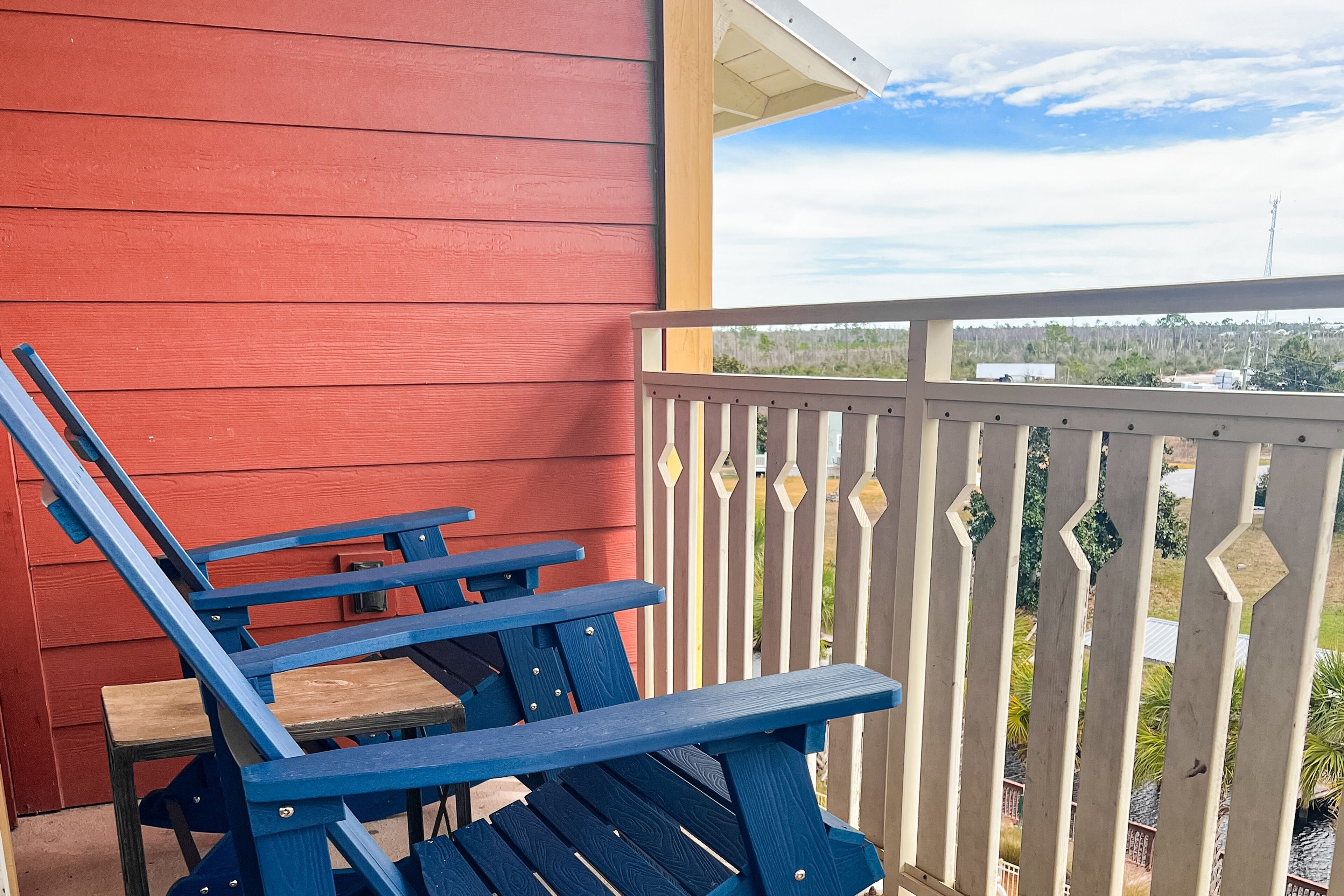 4th-floor canal view condo with balcony, pool/hot tub access, washer/dryer & AC