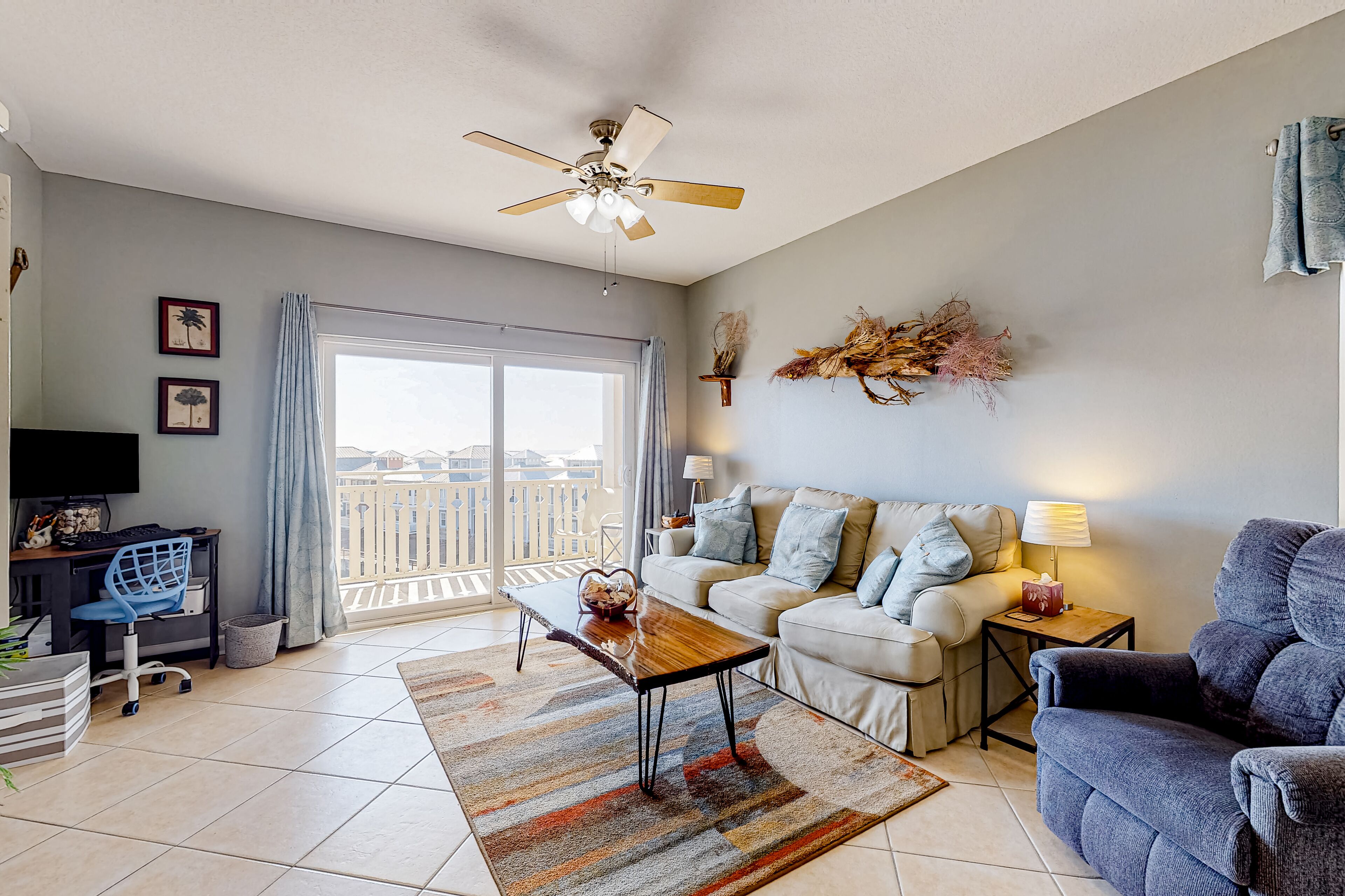 4th-floor canal view condo with balcony, pool/hot tub access, washer/dryer & AC