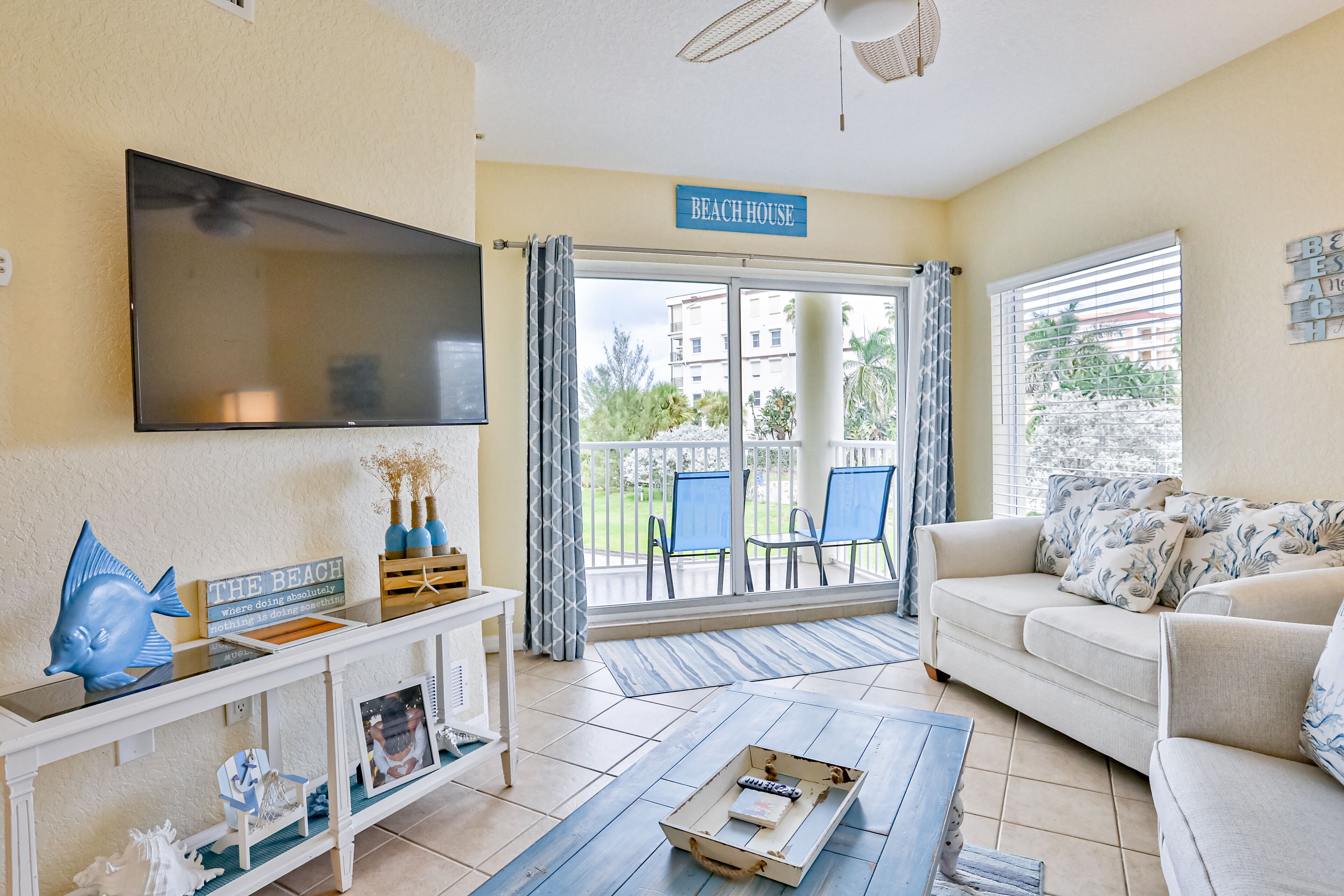 Beachfront condo with WiFi, pool, hot tub, and ocean view