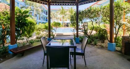 Snowbird-Friendly Studio with Shared Pool & Spa - 500 Meters to the Beach