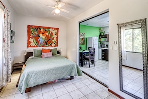 1 多间卧室、上网接入、床单