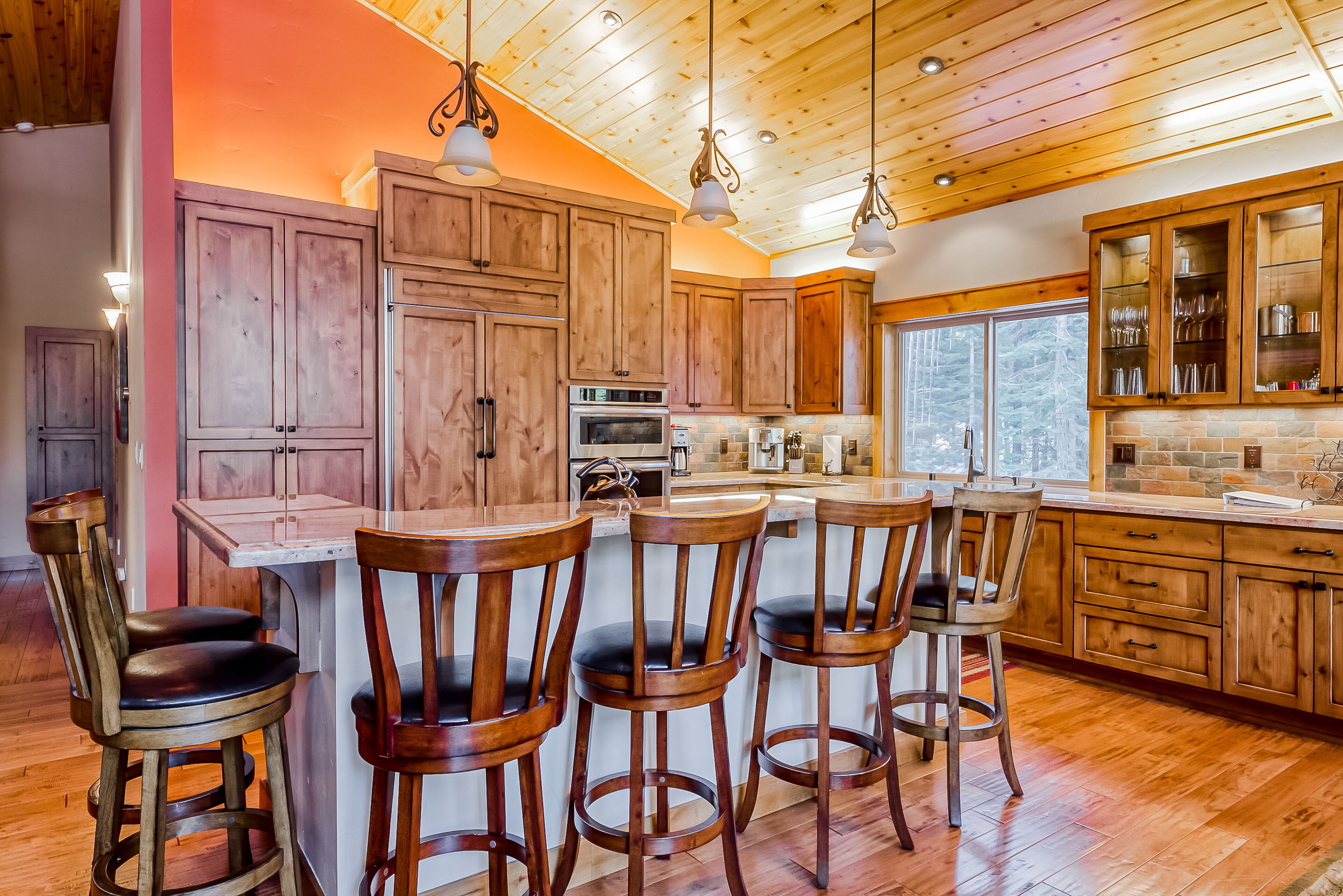 Upscale home with Tahoe Donner Passes, WiFi, fireplace, & washer/dryer