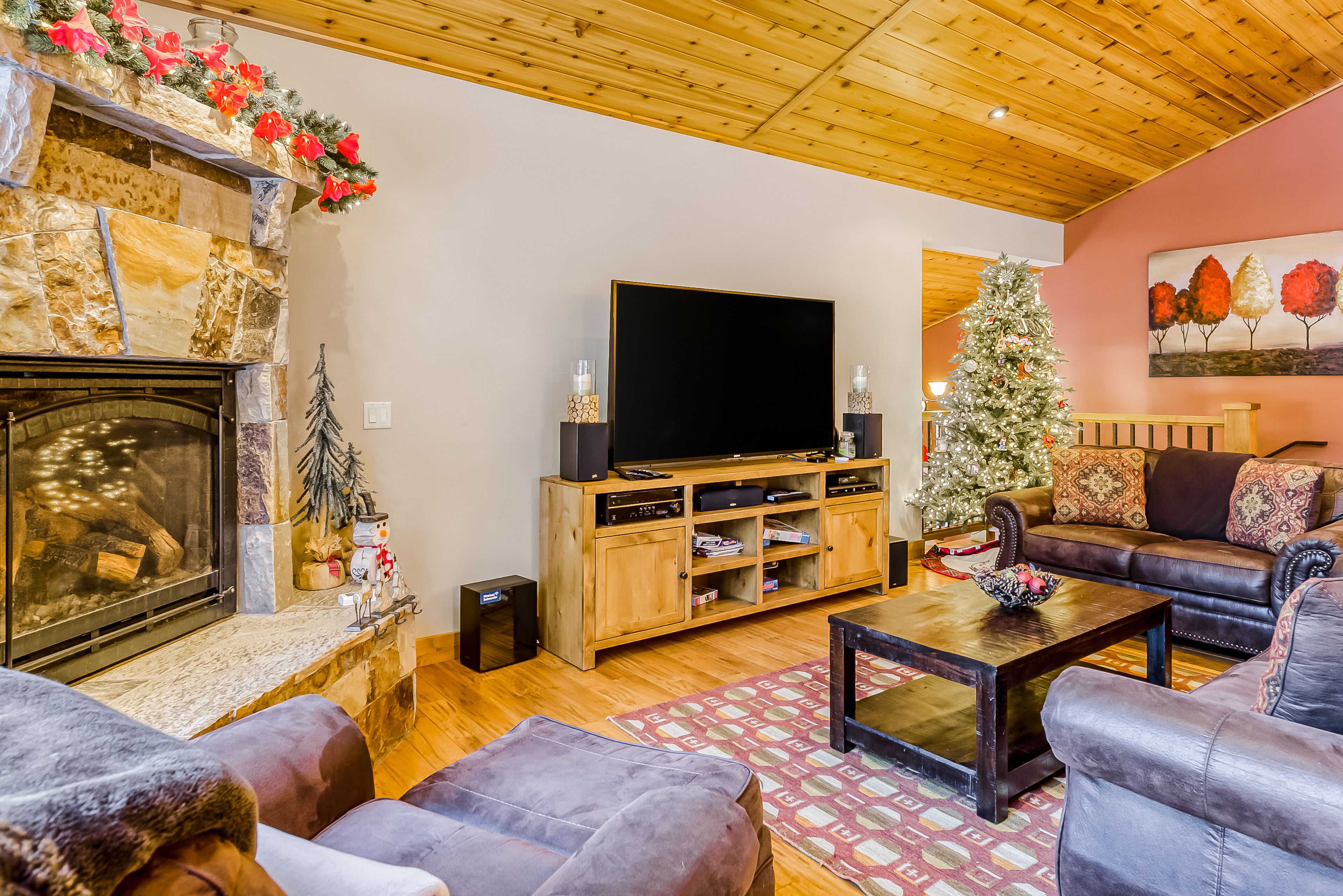 Upscale home with Tahoe Donner Passes, WiFi, fireplace, & washer/dryer