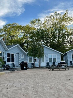 Exterior - Beautiful Miami Beach resort - your view is the Lake Huron beach! (Au Sable Charter Township)