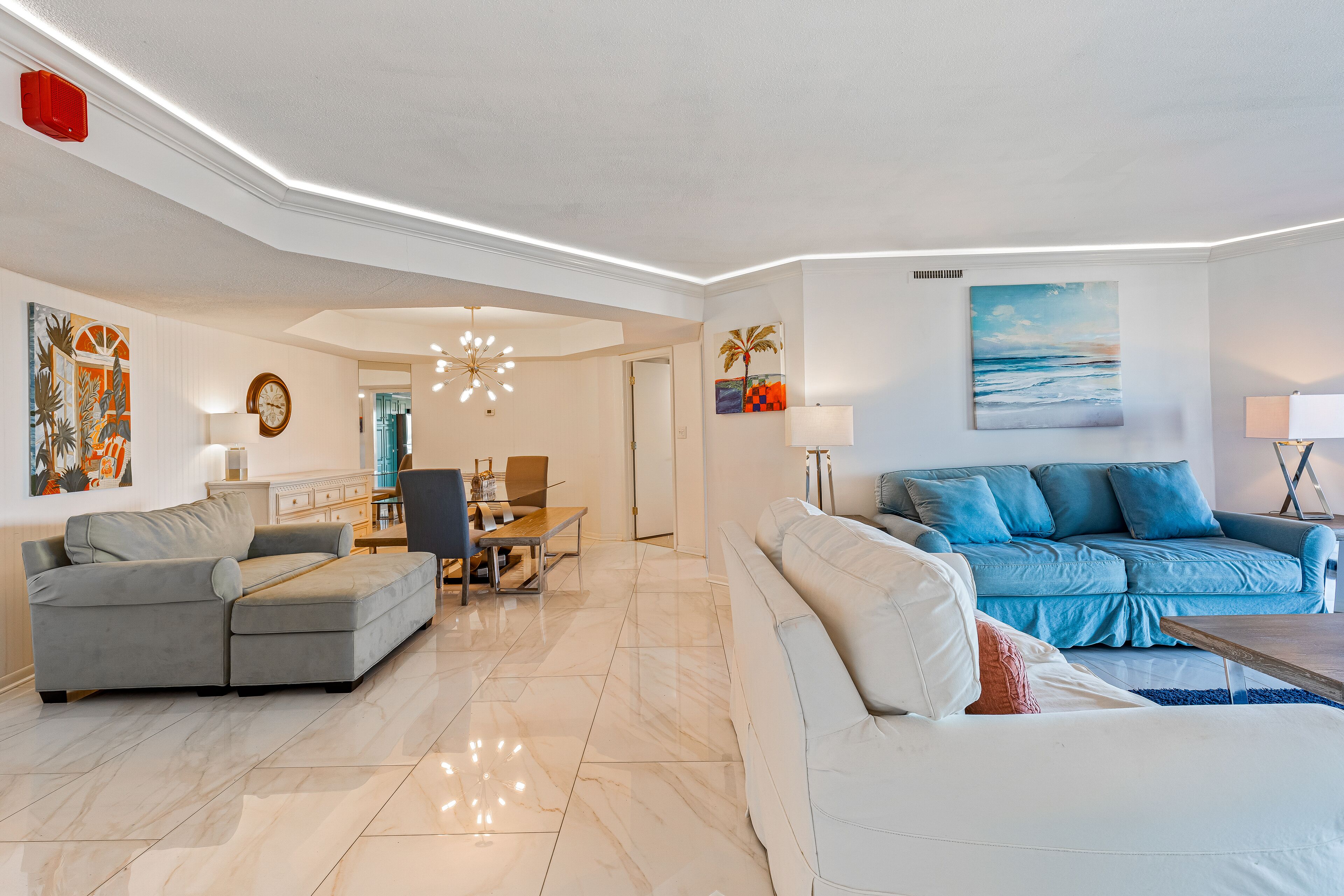 Bright Condo with WiFi, Central AC, Pool, Hot Tub & Washer/Dryer