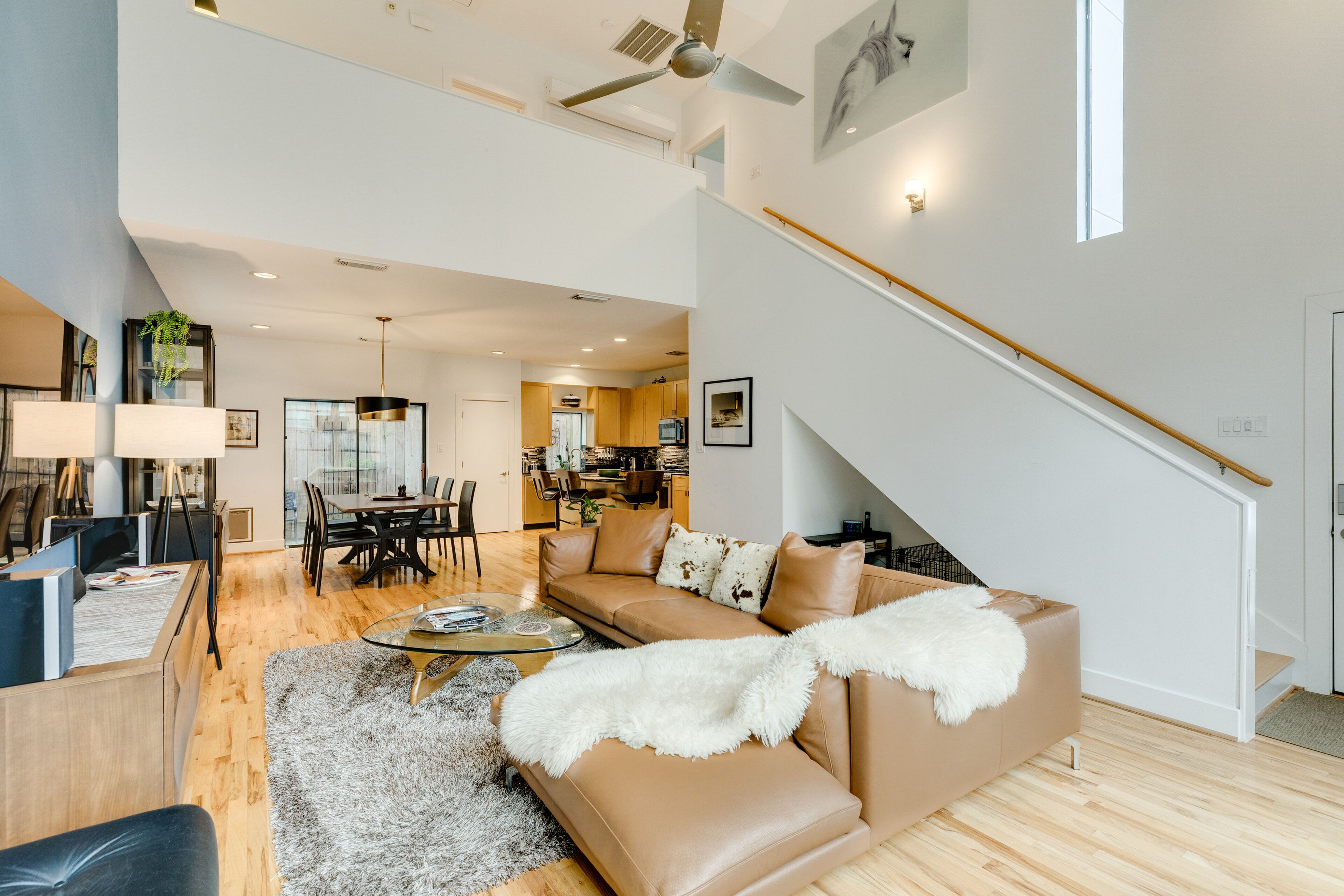 2-Story Dog-Friendly Townhouse w/Enclosed Yard, W/D, A/C & Close to Downtown