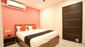 Deluxe Double Room | Egyptian cotton sheets, premium bedding, iron/ironing board (on request)