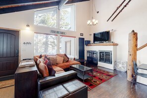 Televisión, chimenea, videojuegos y reproductor de DVD 