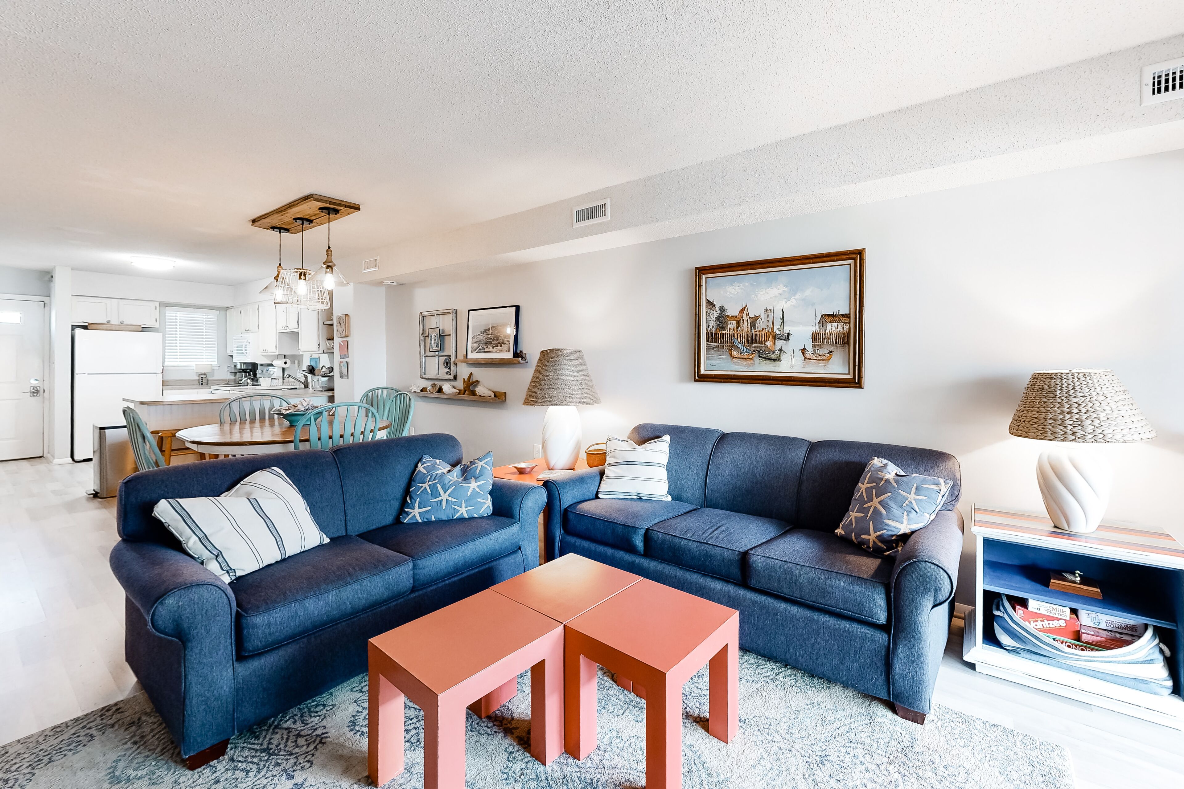 Waterfront townhome with dock access, deck, fast WiFi & washer/dryer