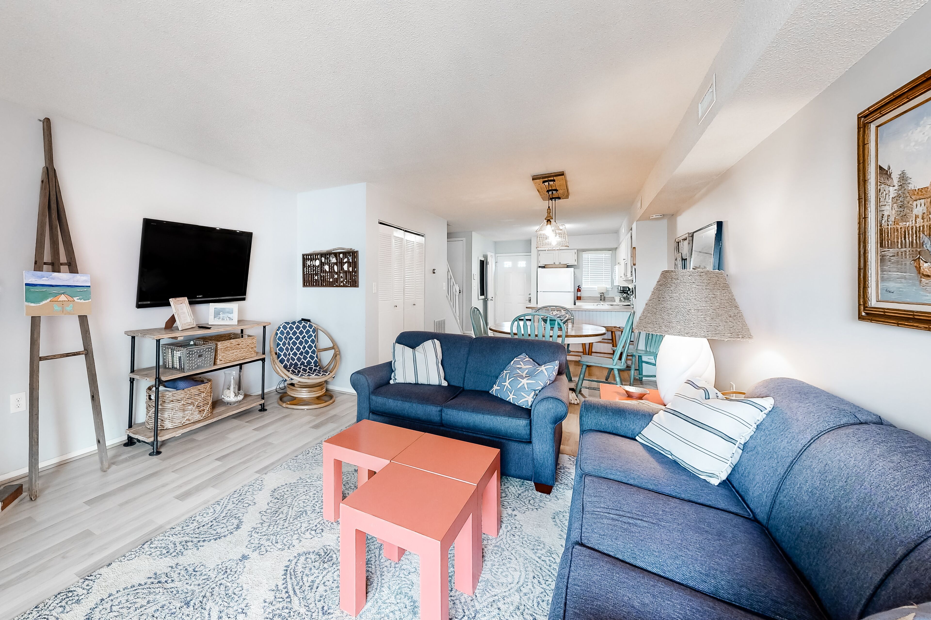 Waterfront townhome with dock access, deck, fast WiFi & washer/dryer