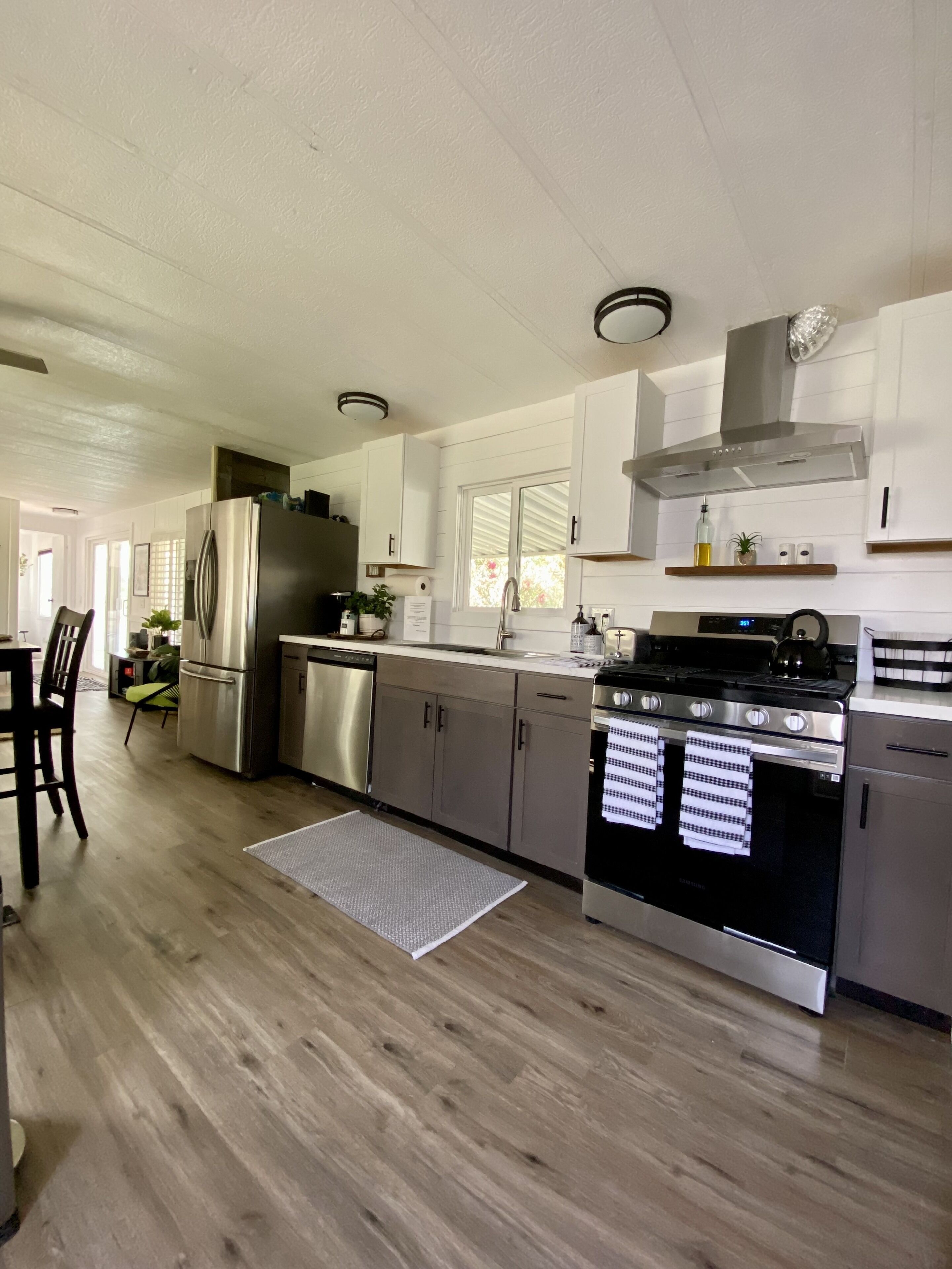 Cute & cozy on golf course - amazing views - great location