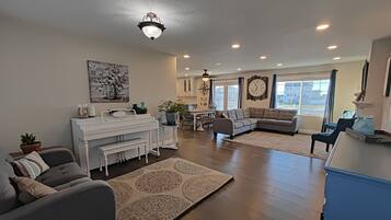 Smart TV, fireplace, DVD player