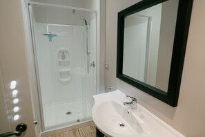Bathtub - Cardrona Valley Escape - Cardrona Holiday Home (Cardrona)
