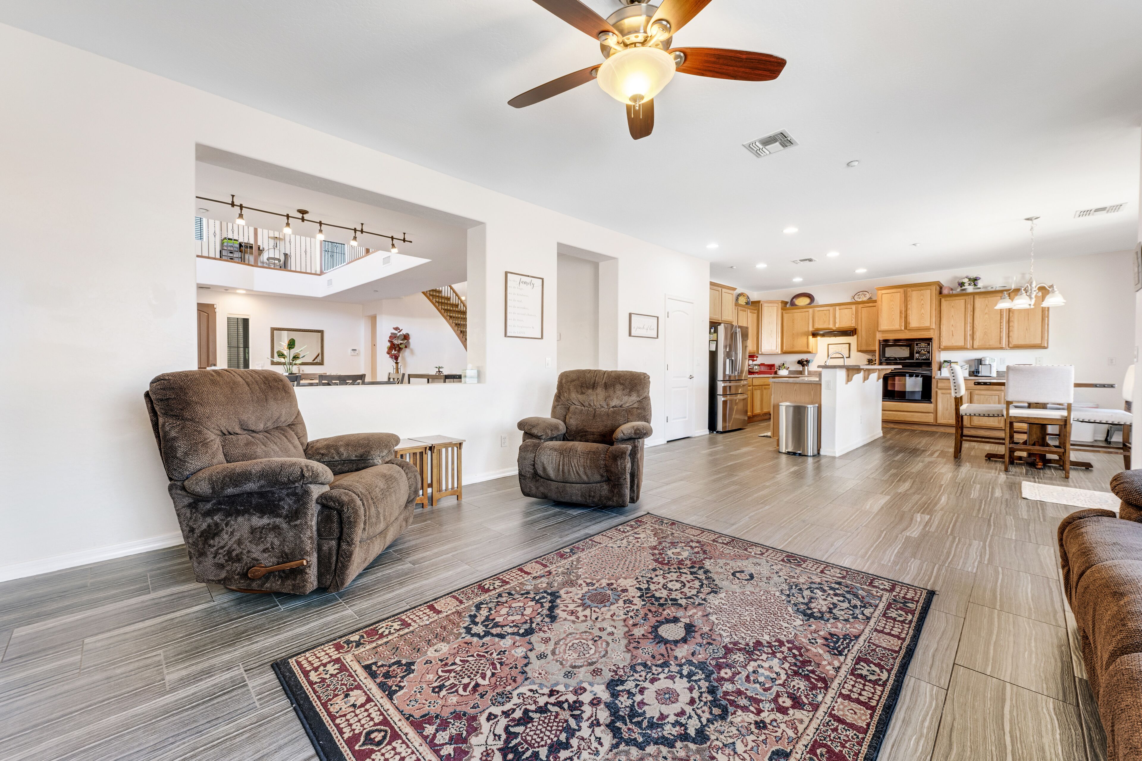 Well-located home with private pool, AC, fast WiFi & W/D - great for snowbirds