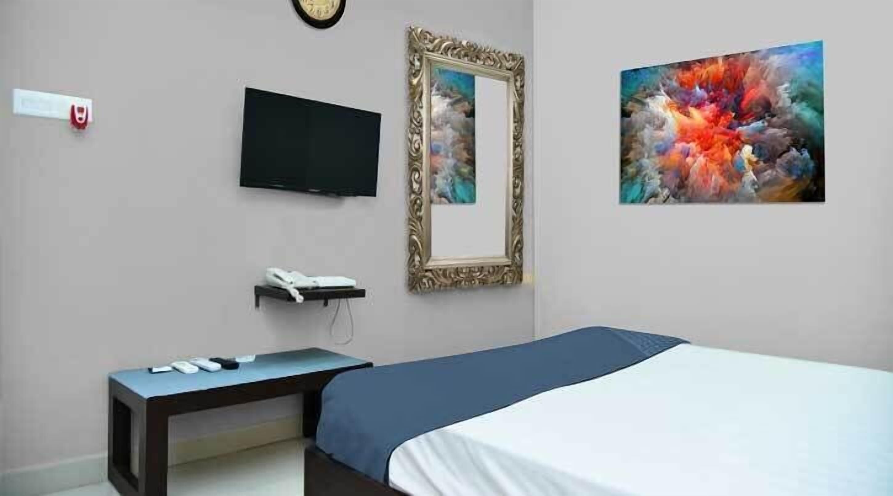 Egyptian cotton sheets, premium bedding, in-room safe, free WiFi