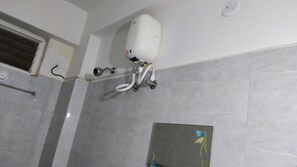Shower, towels - PPH Living Bhimas (Tada)