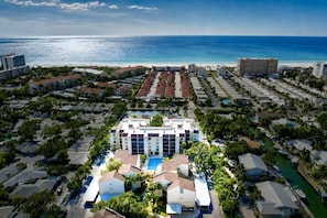 Beautifully situated on the Bay and across the street from the Gulf! - Peaceful Bayfront Retreat at Siesta Key's Bay Oaks (Siesta Key)