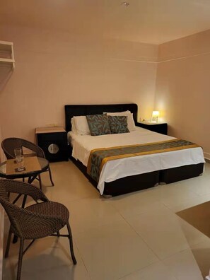 Double Room | Individually decorated, desk, free WiFi, bed sheets - Gallop Hill Top Resort (Singapore)