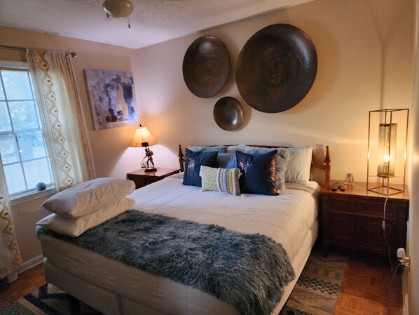 3 bedrooms, desk, iron/ironing board, free WiFi