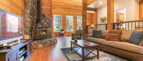 Televisión, futbolito, oficina