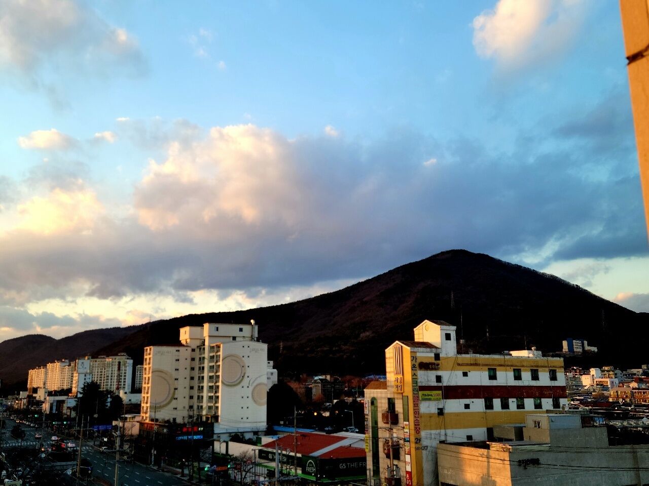 Premium bedding, pillowtop beds, desk, laptop workspace