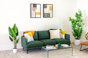 Smart TV, stereo - Modern Living with an Outdoor Oasis (Scottsdale)