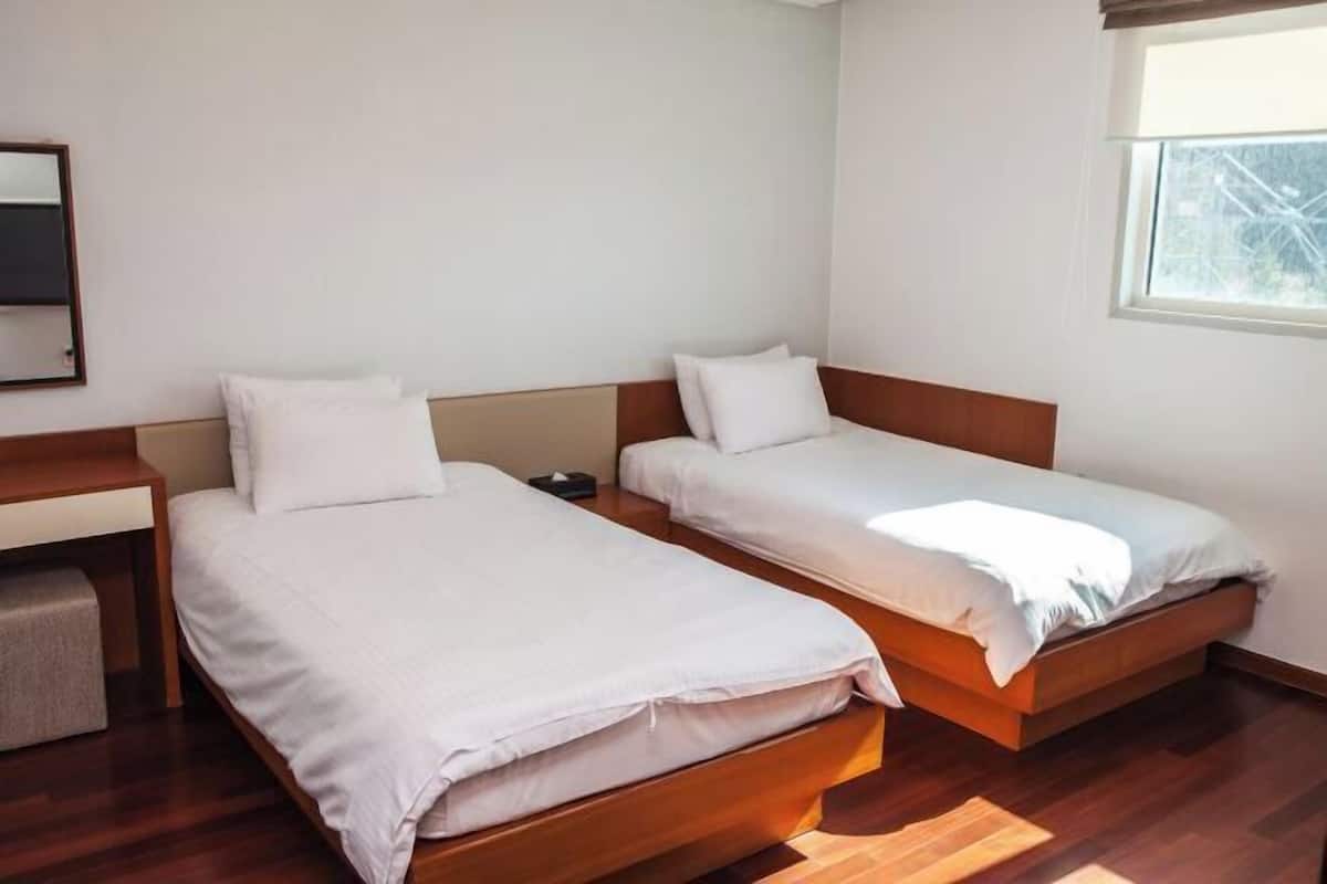3 Schlafzimmer, Schreibtisch, laptopgeeigneter Arbeitsplatz