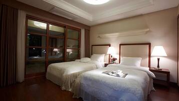 3 soveværelser, skrivebord, arbejdsområde til bærbare computere