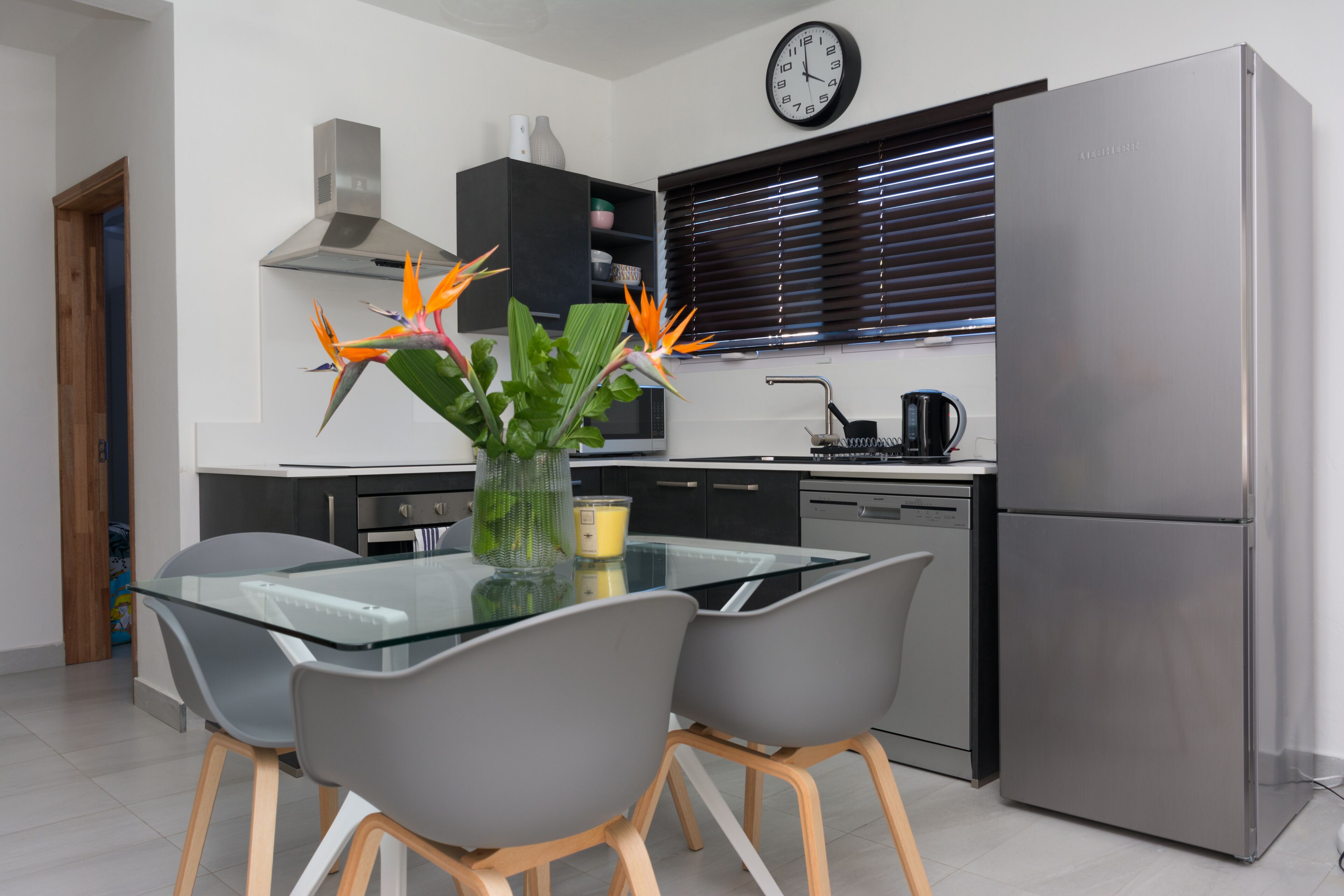Coffee/tea maker, fridge, microwave, oven