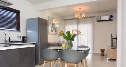 Modern Town House _ 5 Mins from the beach!