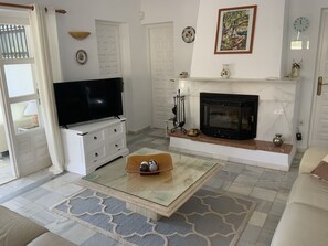 Smart TV, fireplace, books - Villa near Mojacar, Almeria, Spain overlooking a lush valley. (Turre)