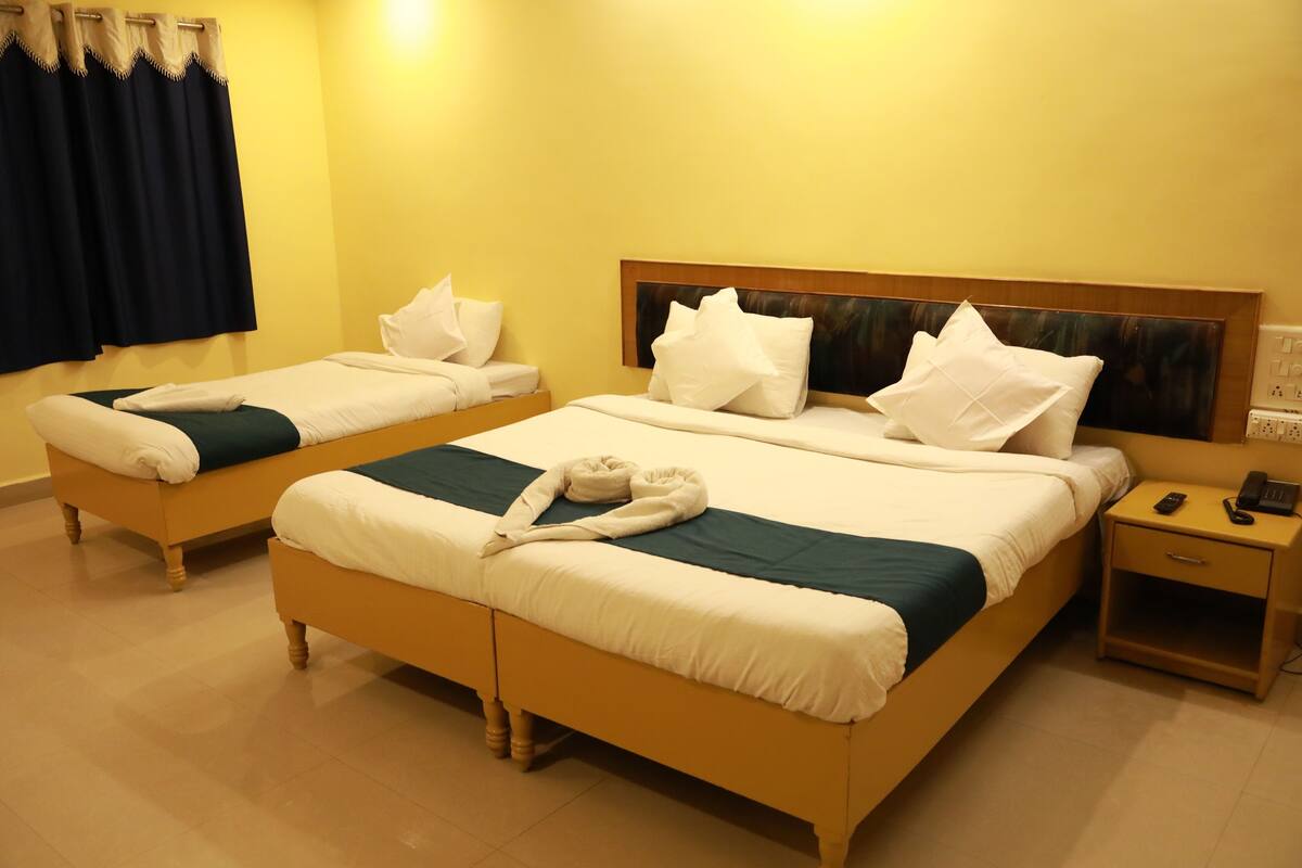 Egyptian cotton sheets, premium bedding, free WiFi
