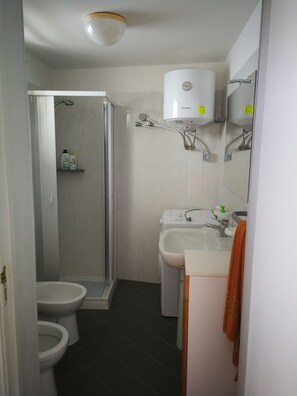 مجففات شعر، مراحيض شطف، ورق حمّام