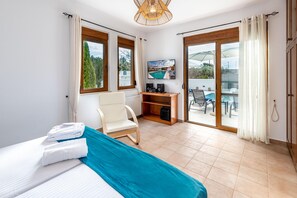 2 slaapkamers, een kluis op de kamer, een strijkplank/strijkijzer