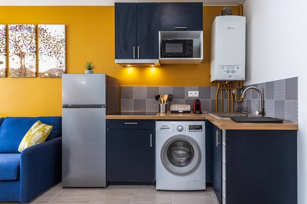 Escape time in Paris + NETFLIX