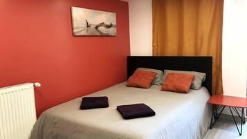 1 bedroom, iron/ironing board, travel cot, WiFi