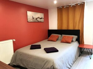 1 bedroom, iron/ironing board, travel cot, WiFi