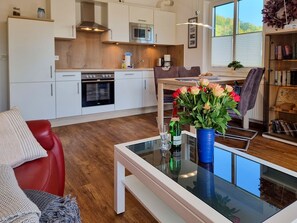 Kühlschrank, Mikrowelle, Ofen, Geschirrspüler