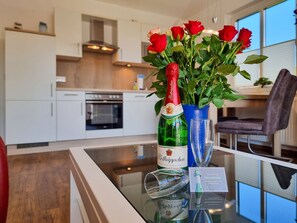 Kühlschrank, Mikrowelle, Ofen, Geschirrspüler