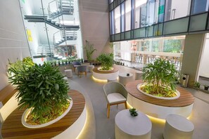 Lobby lounge - AIR by Ahuja Residences (Gurugram)