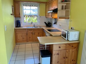Kühlschrank, Mikrowelle, Ofen, Geschirrspüler