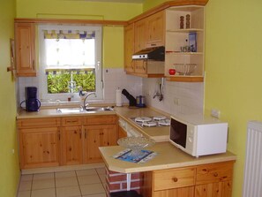 Kühlschrank, Mikrowelle, Ofen, Geschirrspüler